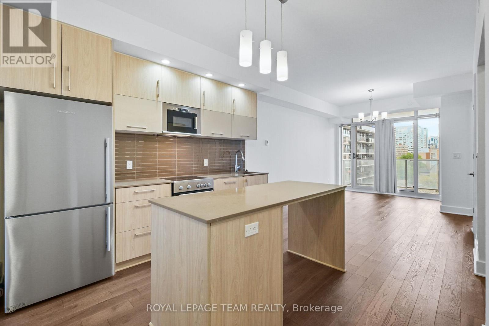Photo 2 of 909 255 Bay Street, Ottawa ON