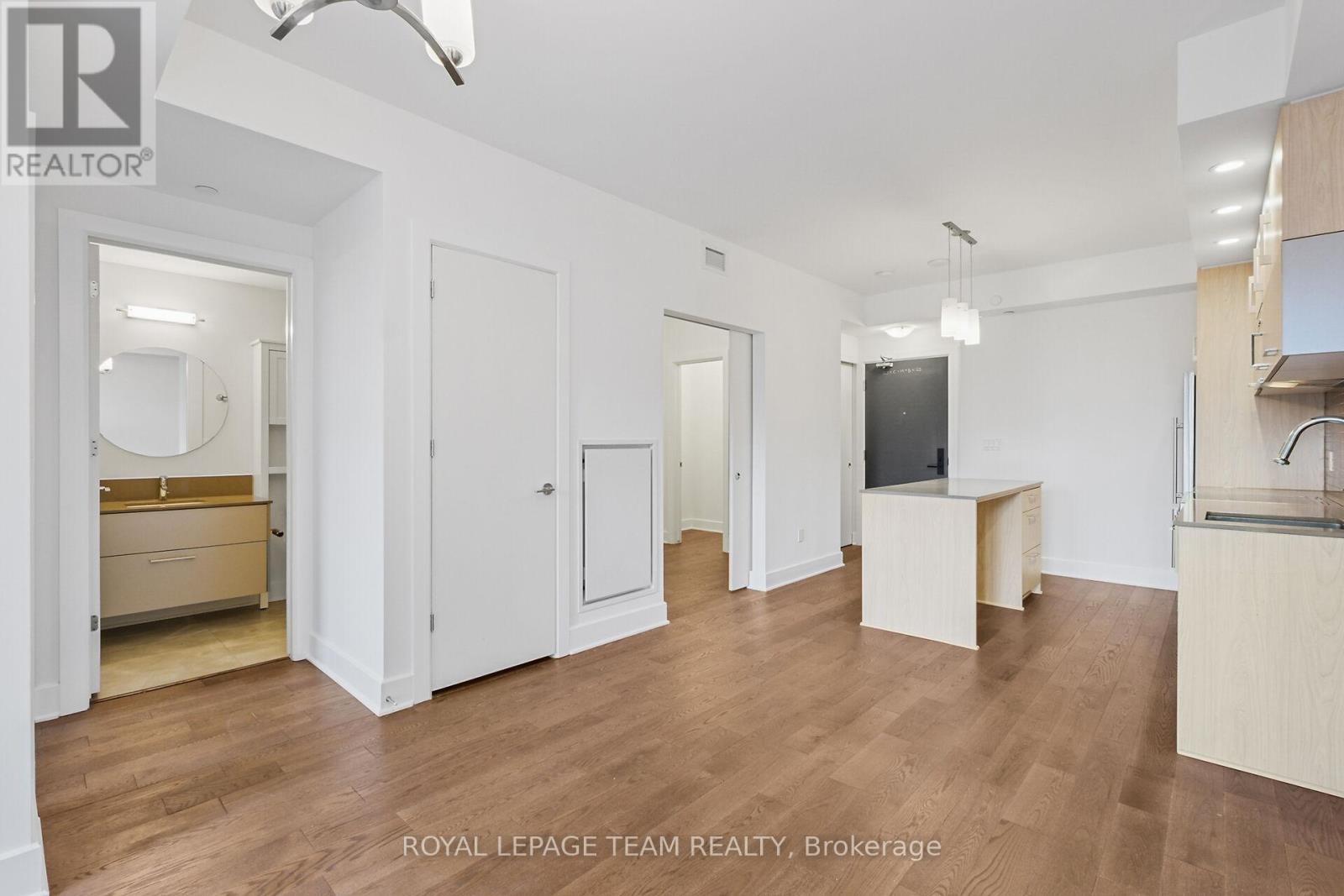 Photo 25 of 909 255 Bay Street, Ottawa ON