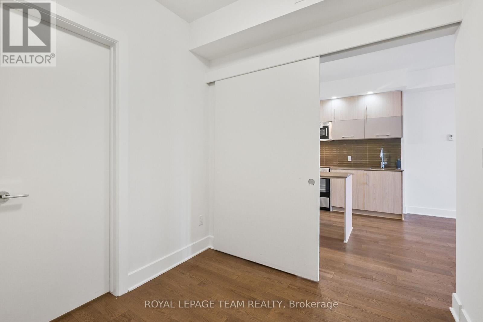 Photo 1 of 909 255 Bay Street, Ottawa ON