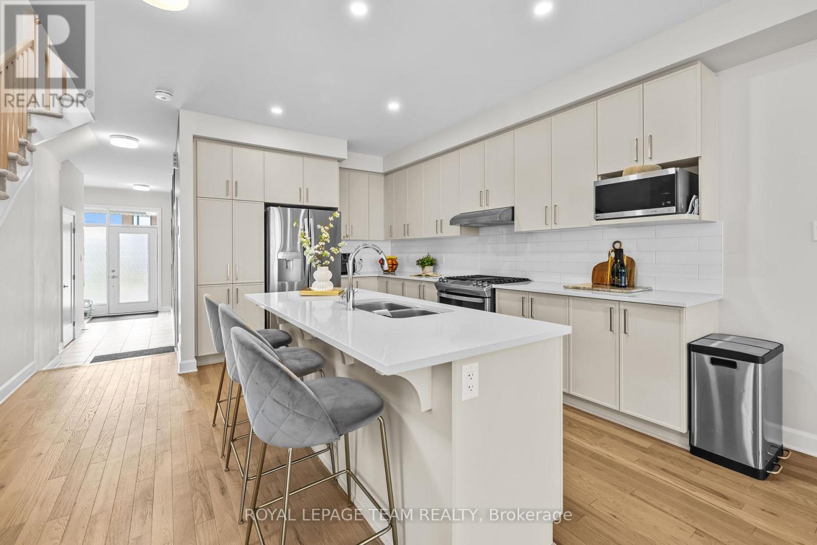 Photo 9 of 908 Clarkia Street, Ottawa ON