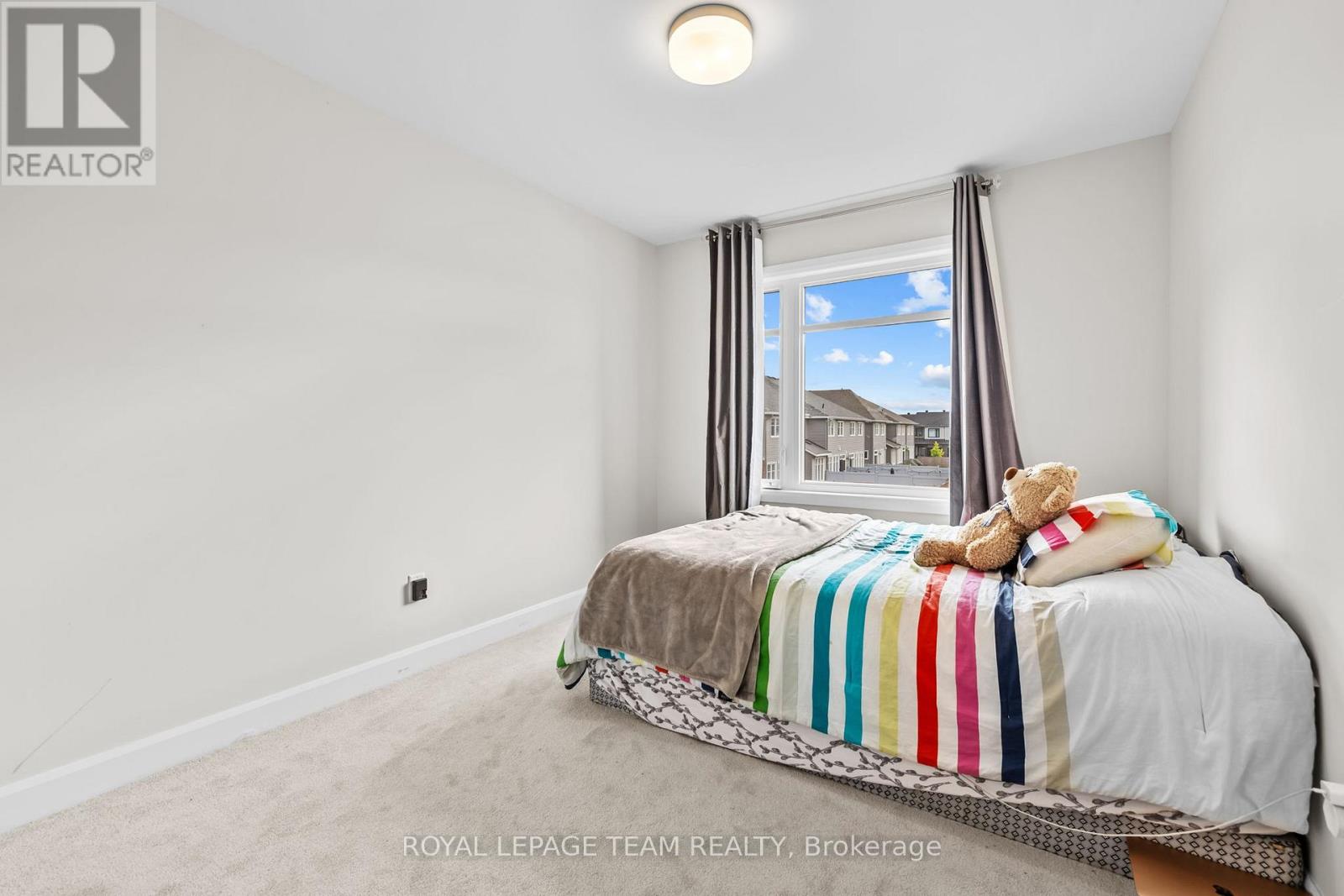 Photo 13 of 908 Clarkia Street, Ottawa ON