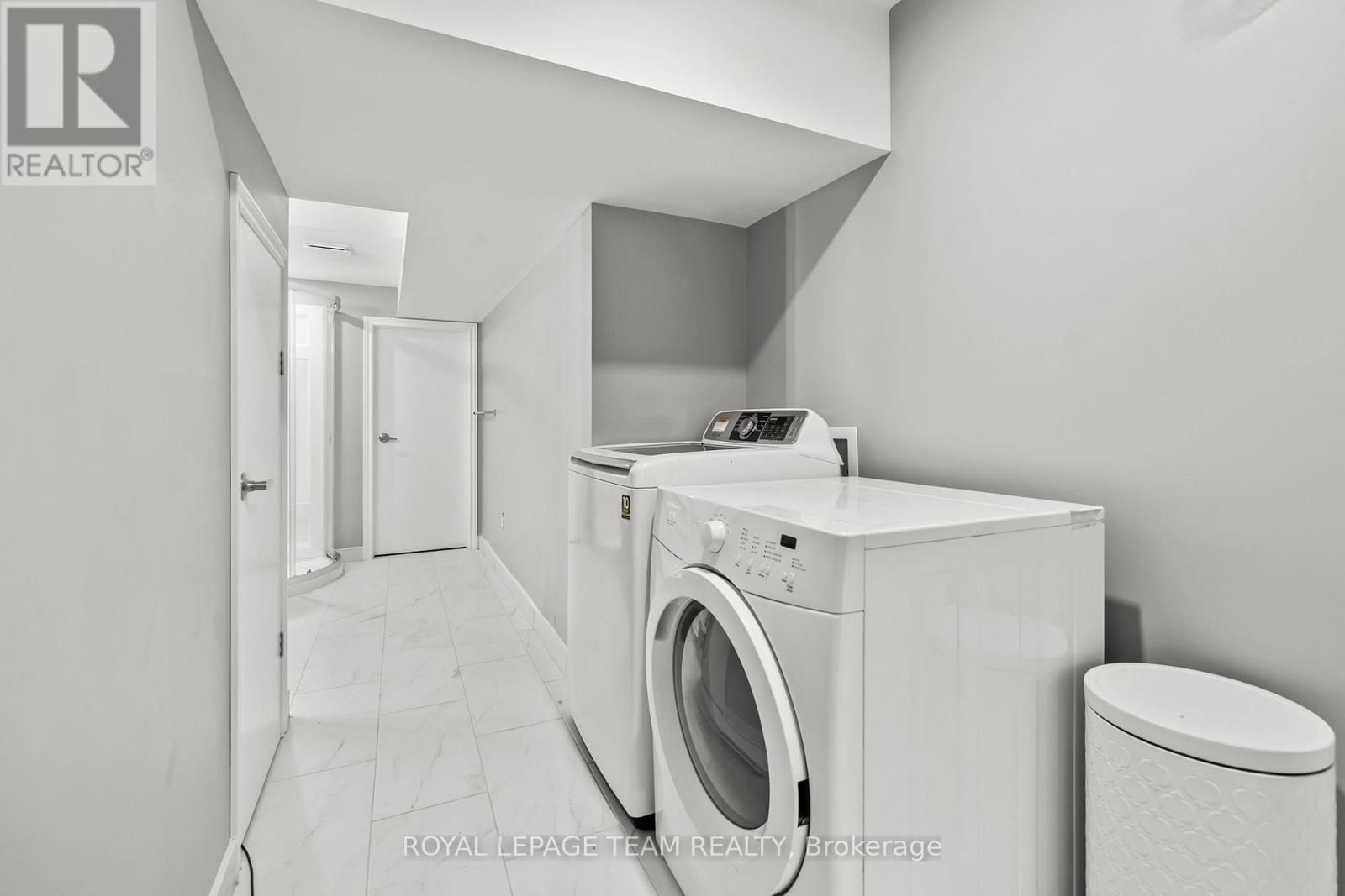 Photo 4 of 908 Clarkia Street, Ottawa ON