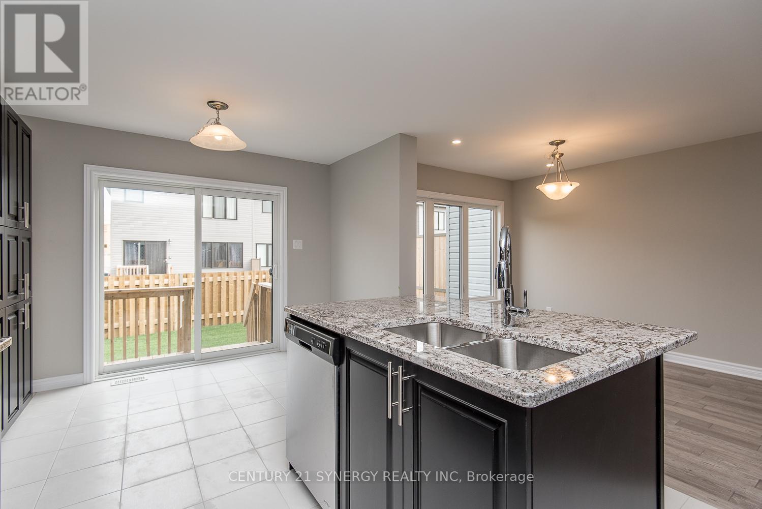 Photo 15 of 607 Trigoria Crescent, Ottawa ON