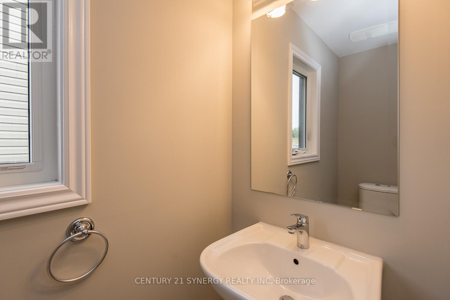 Photo 7 of 607 Trigoria Crescent, Ottawa ON