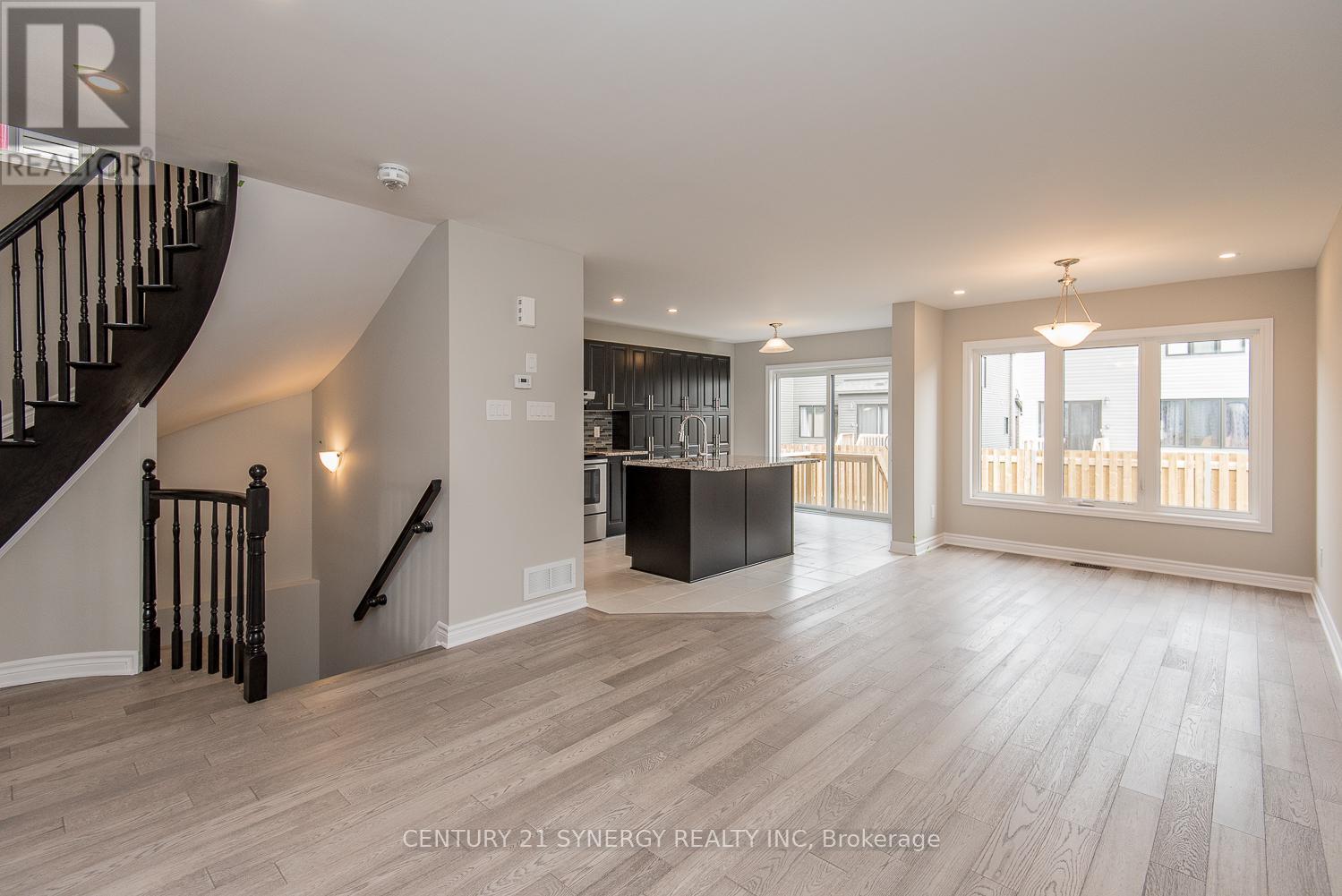 Photo 10 of 607 Trigoria Crescent, Ottawa ON