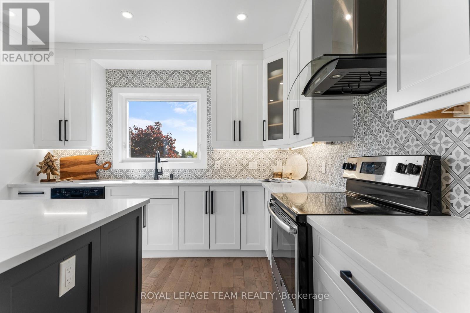 Photo 11 of 126 Grasshopper Lane, Ottawa ON