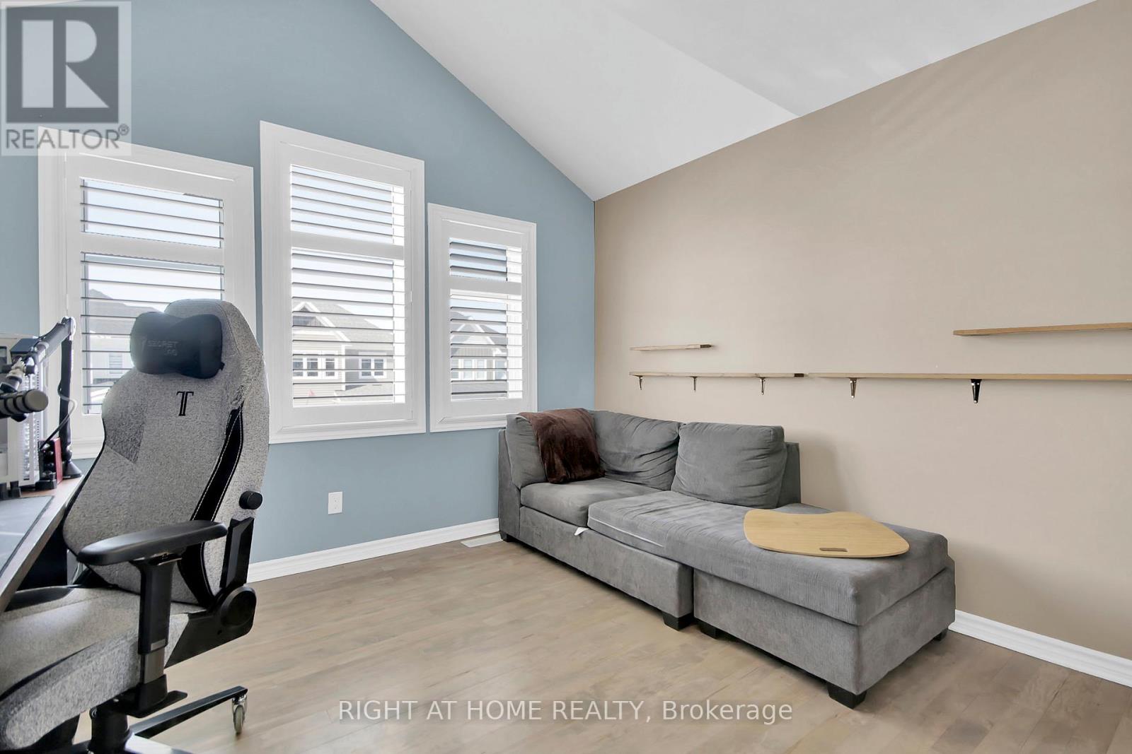 Photo 1 of 68 Pelham Crescent, Ottawa ON