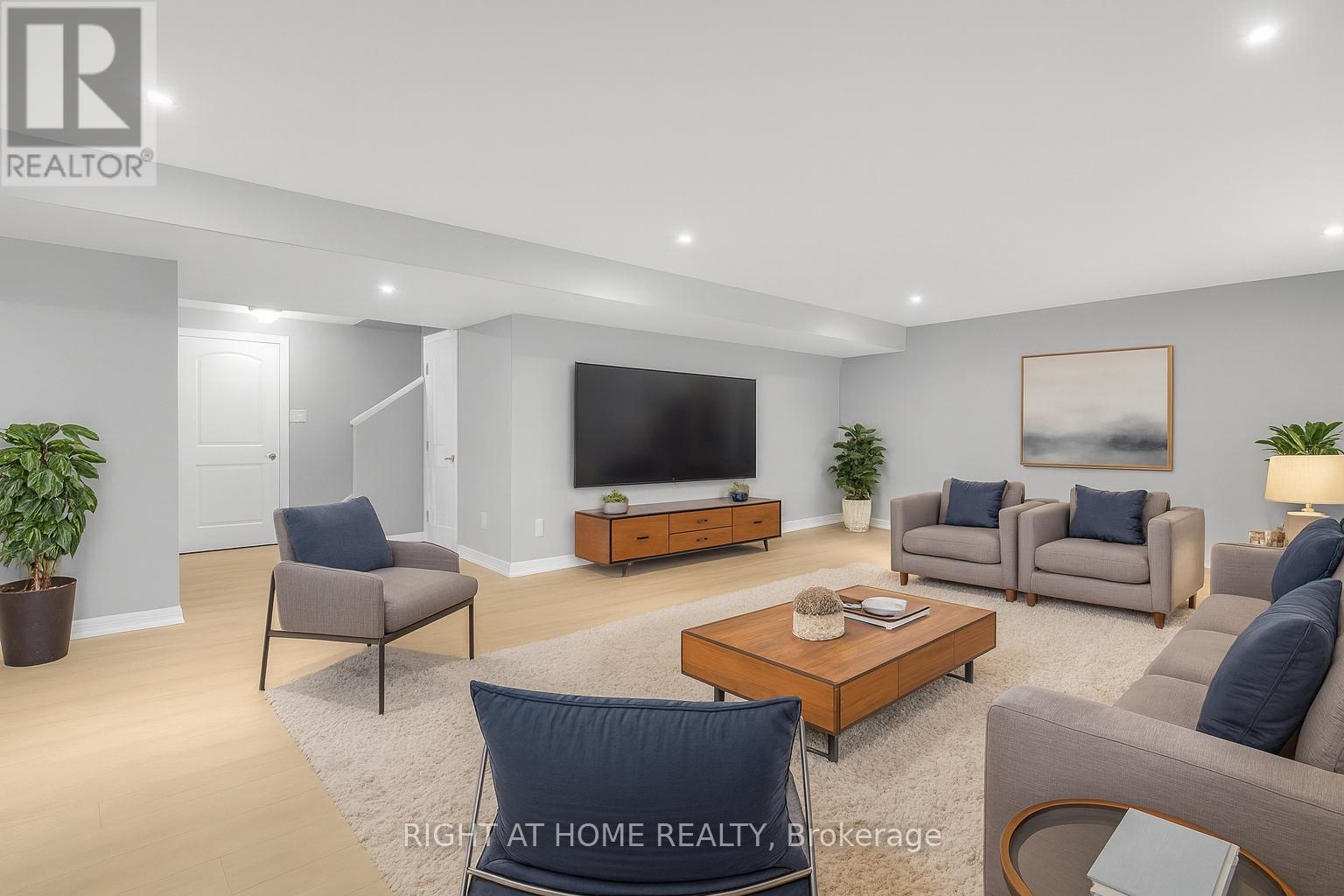 Photo 10 of 68 Pelham Crescent, Ottawa ON