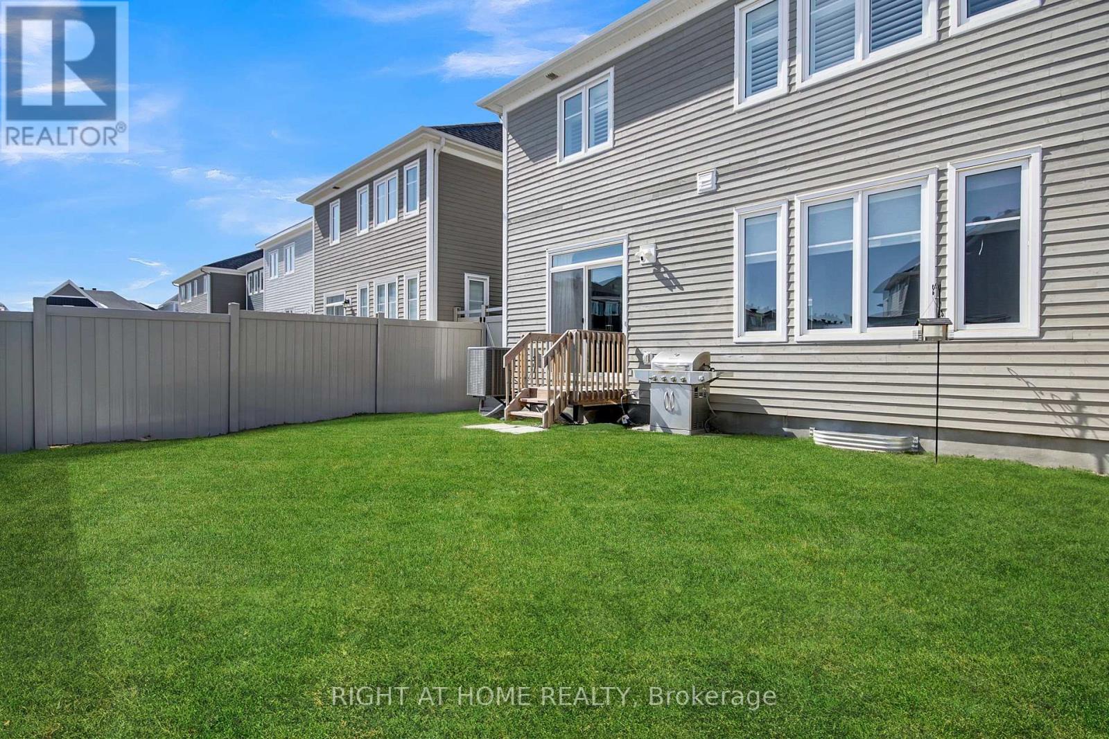 Photo 19 of 68 Pelham Crescent, Ottawa ON