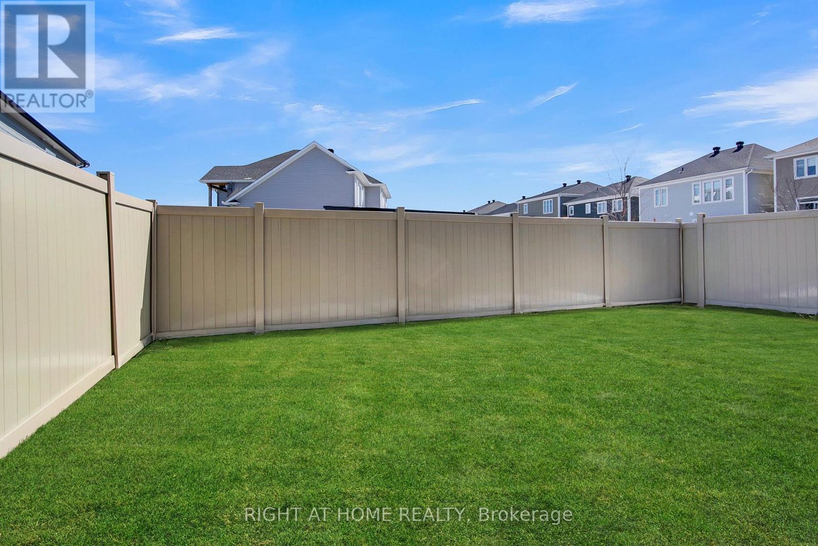 Photo 7 of 68 Pelham Crescent, Ottawa ON