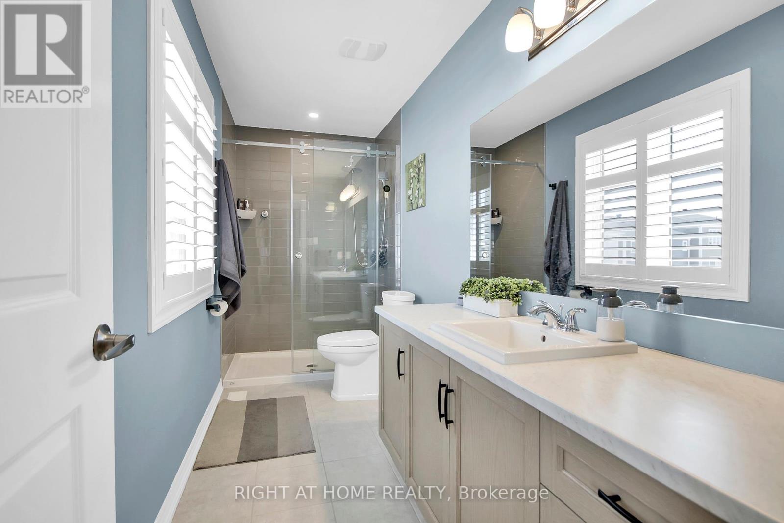Photo 8 of 68 Pelham Crescent, Ottawa ON