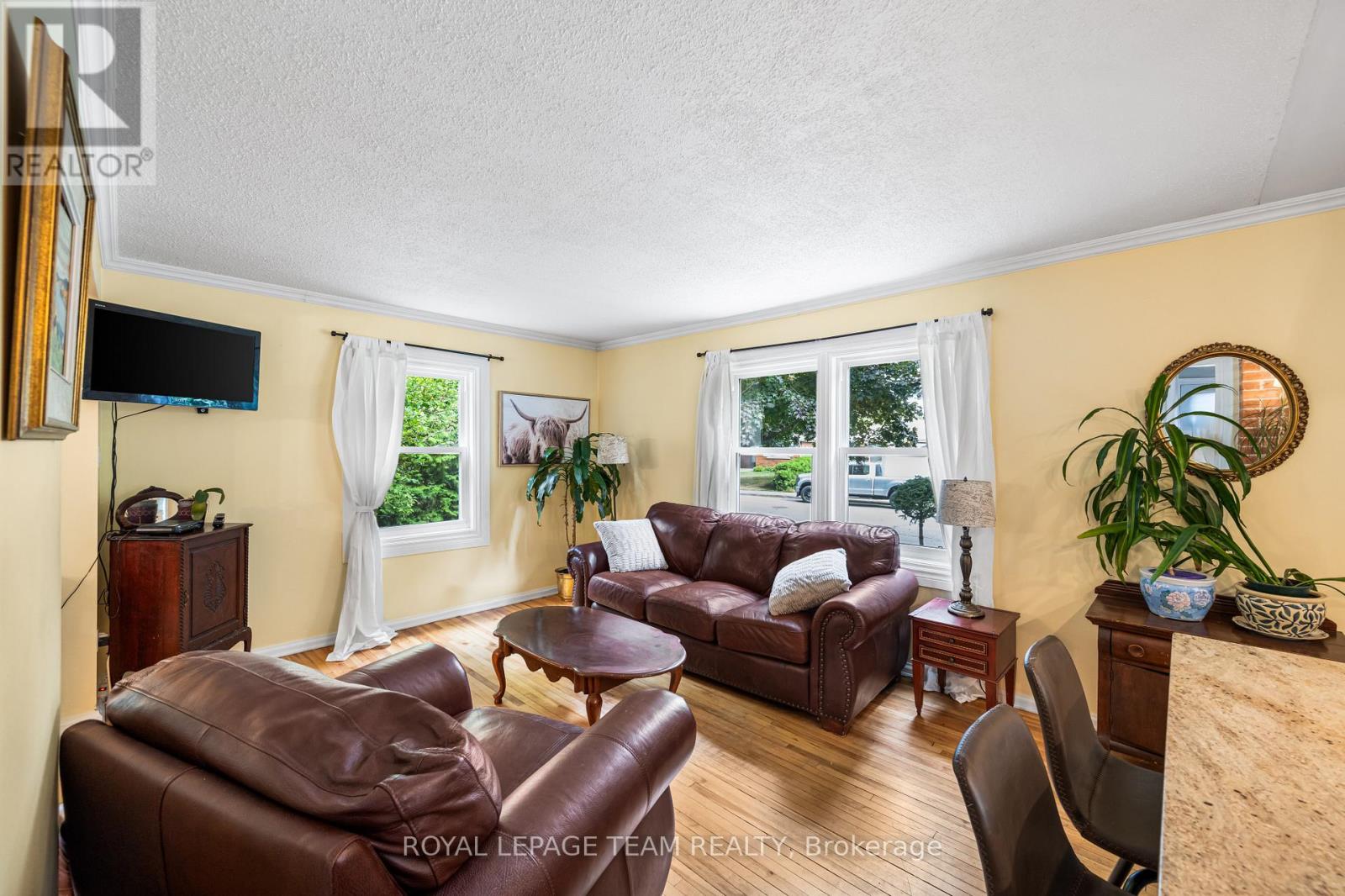 Photo 13 of 158 Anna Avenue, Ottawa ON