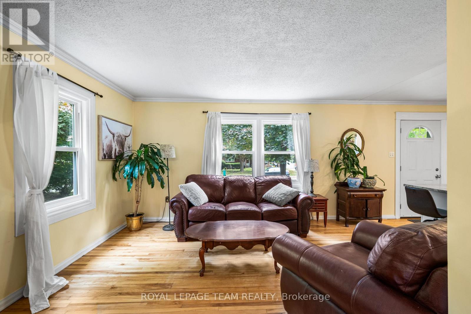 Photo 17 of 158 Anna Avenue, Ottawa ON
