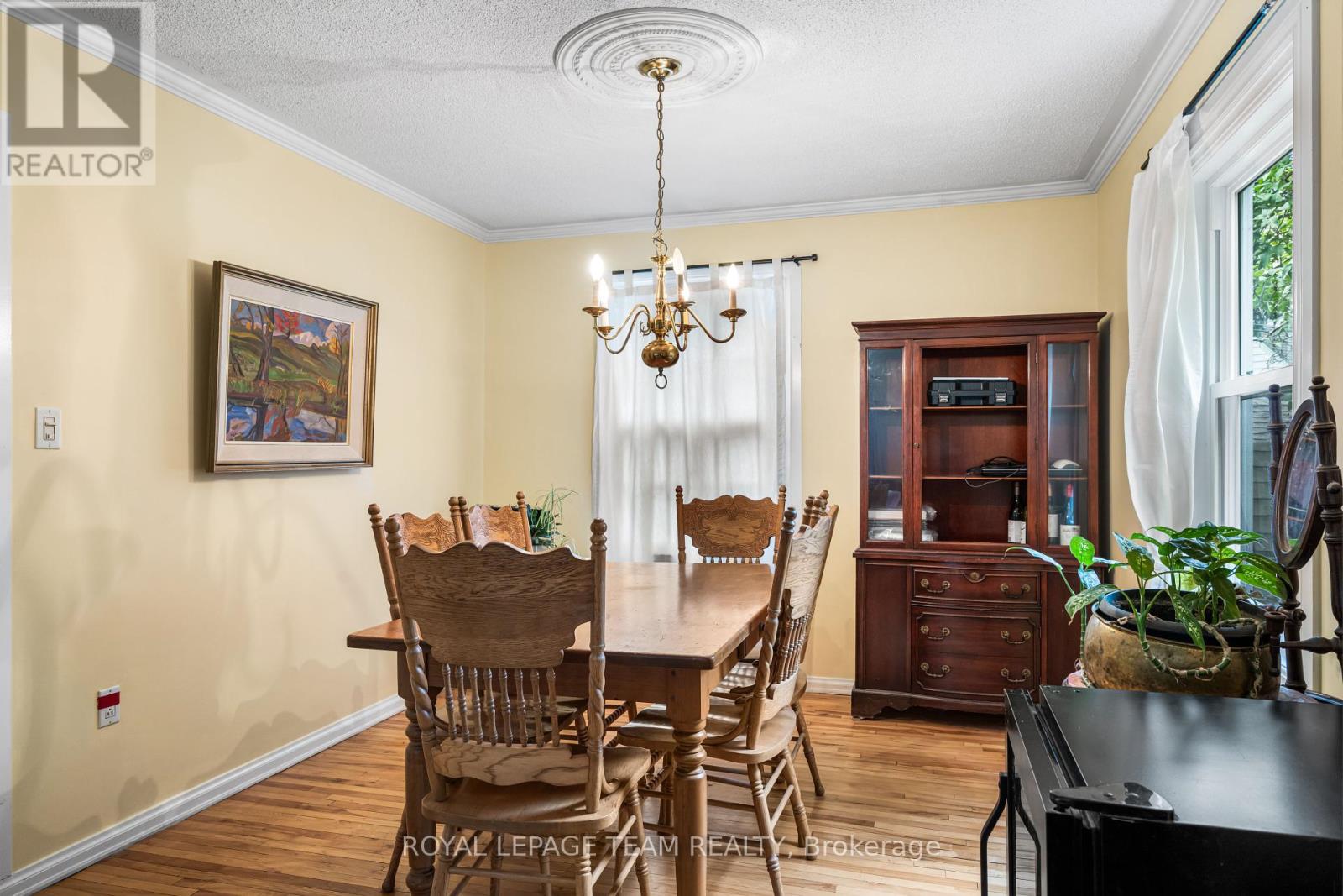 Photo 19 of 158 Anna Avenue, Ottawa ON