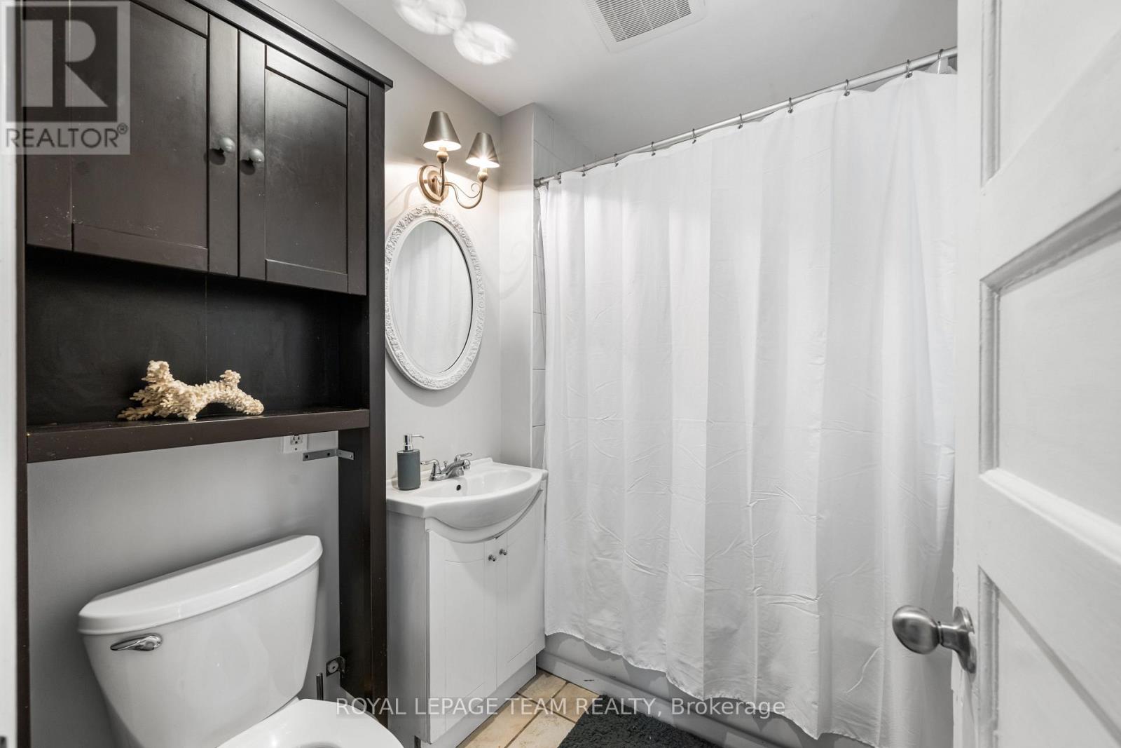 Photo 21 of 158 Anna Avenue, Ottawa ON