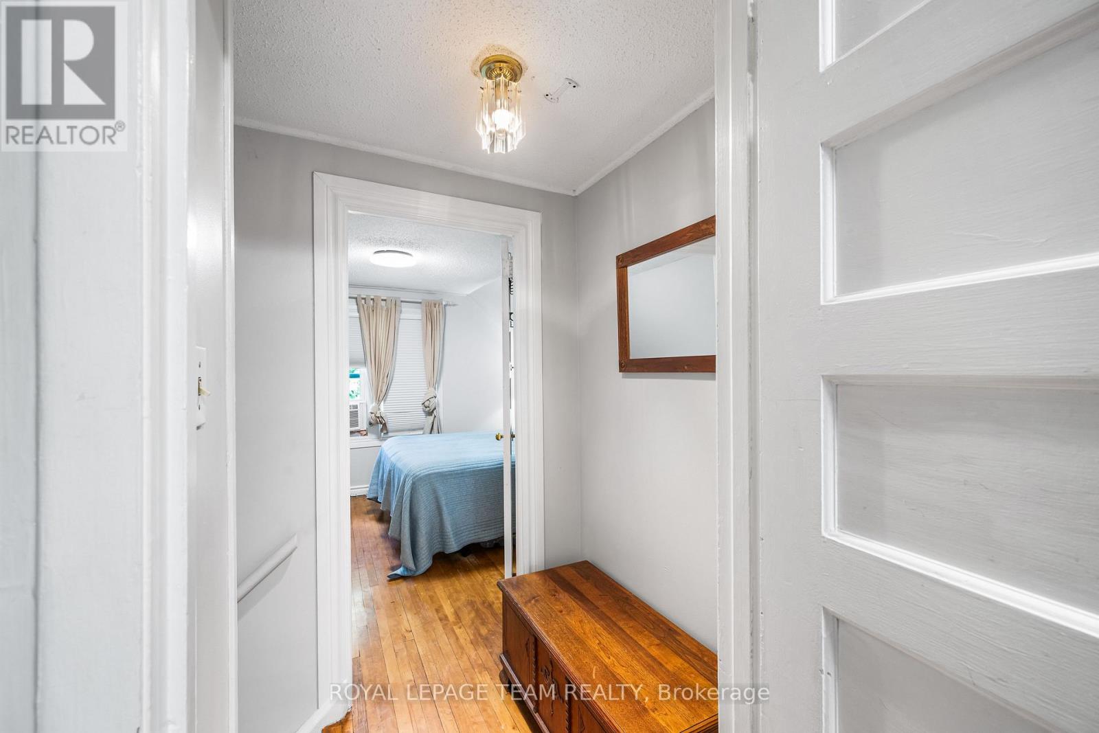 Photo 24 of 158 Anna Avenue, Ottawa ON