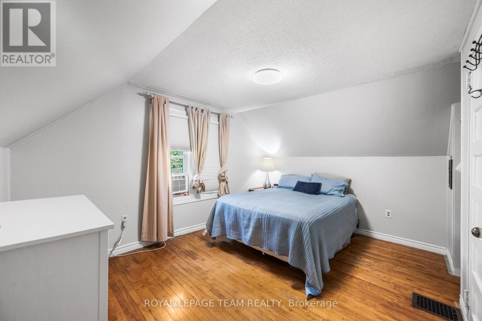 Photo 25 of 158 Anna Avenue, Ottawa ON