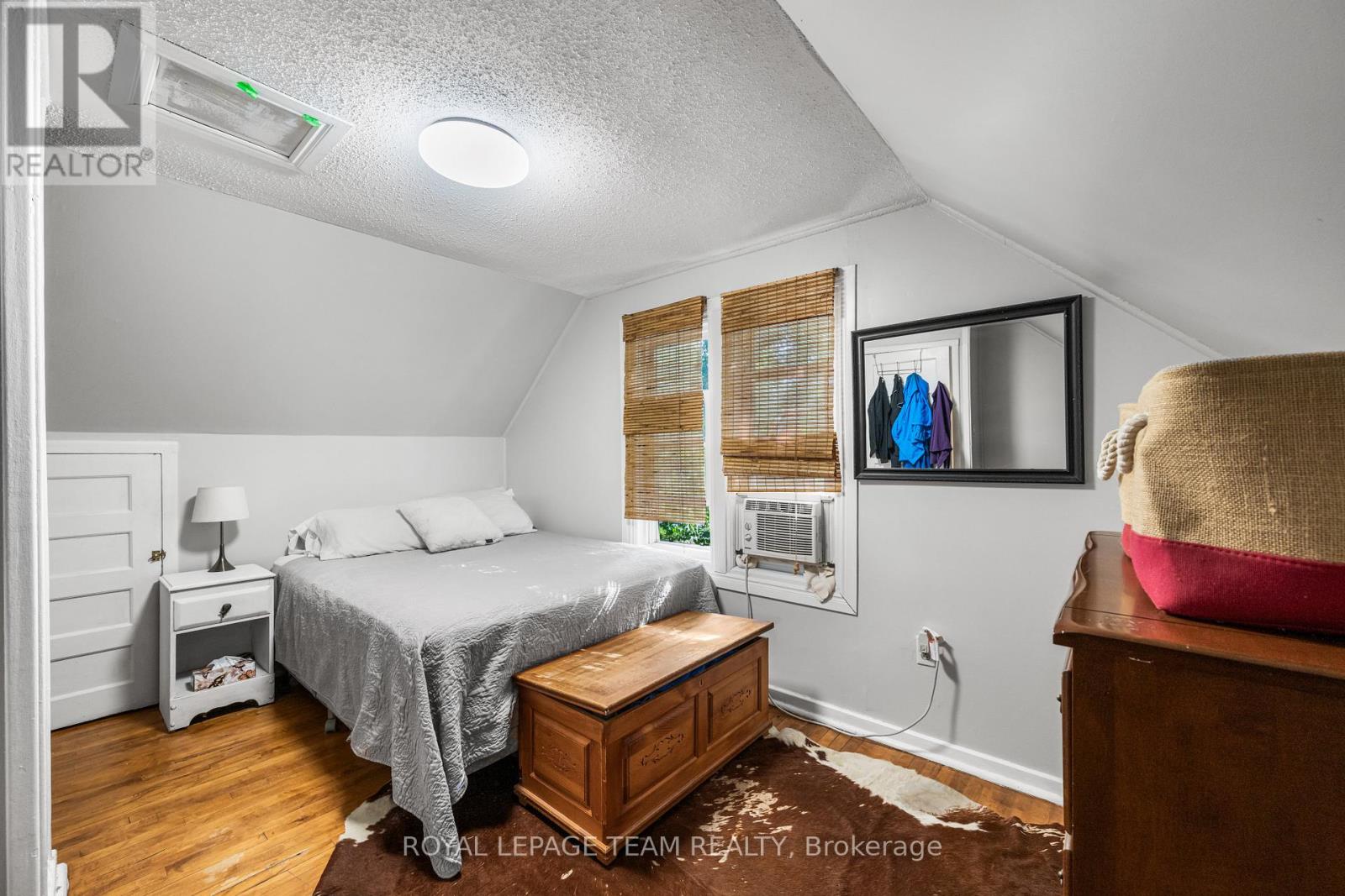 Photo 27 of 158 Anna Avenue, Ottawa ON