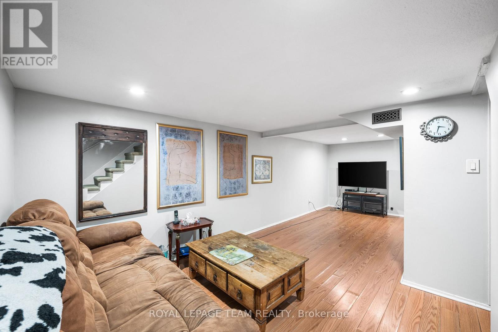 Photo 31 of 158 Anna Avenue, Ottawa ON