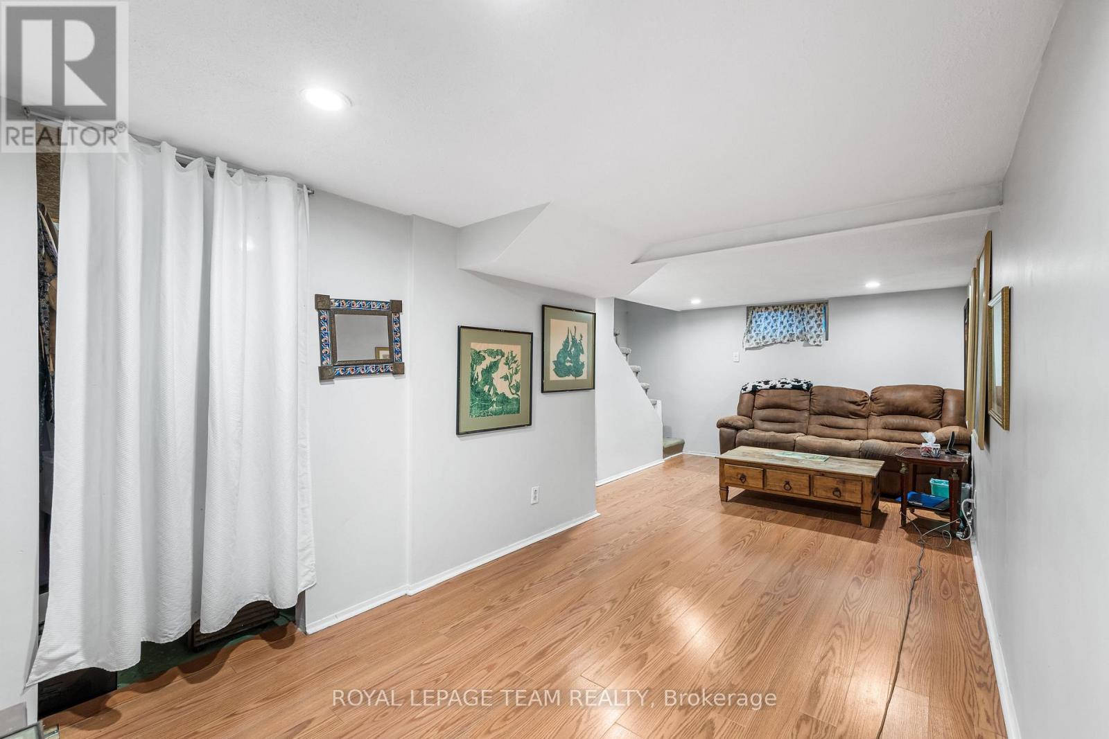 Photo 33 of 158 Anna Avenue, Ottawa ON