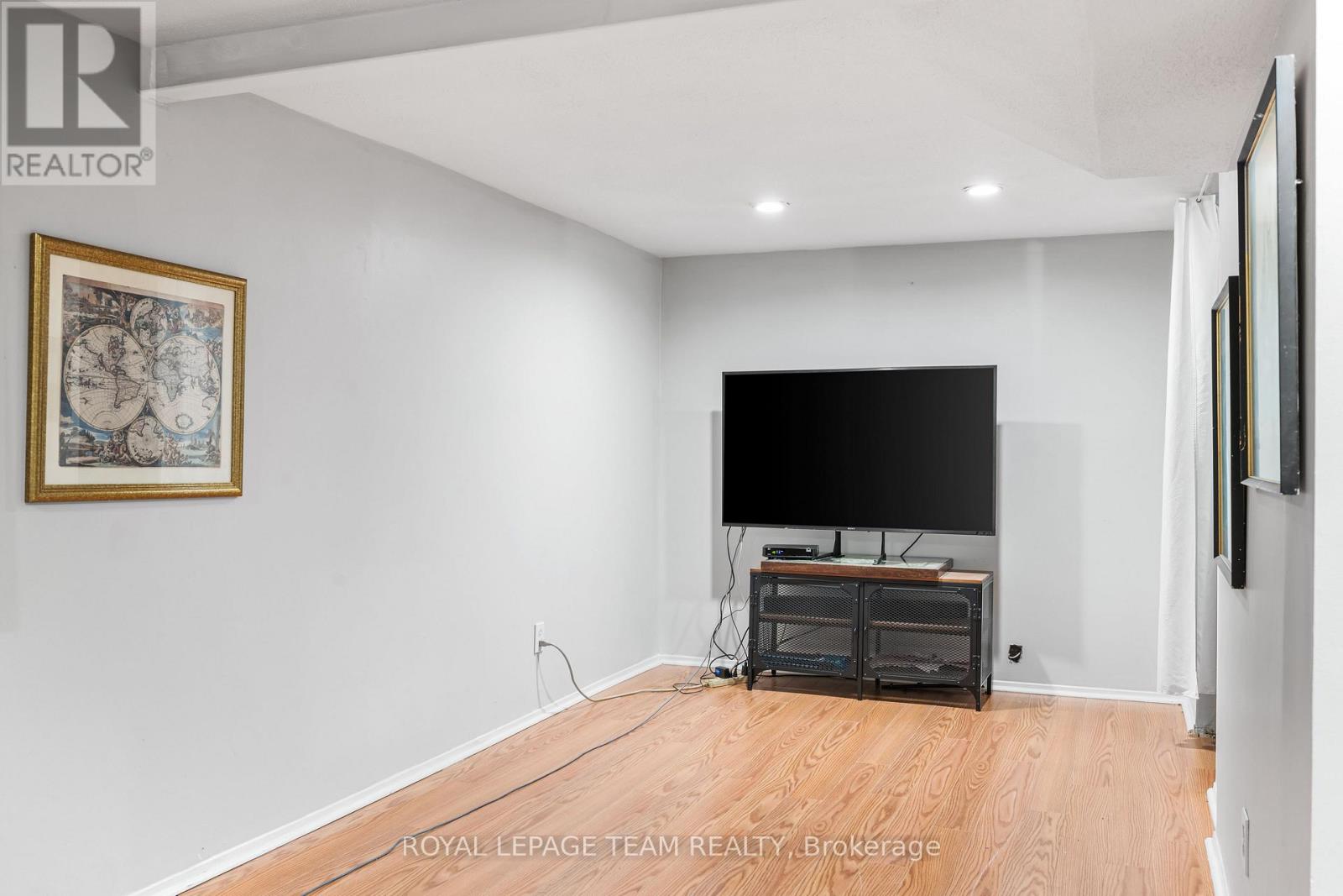 Photo 34 of 158 Anna Avenue, Ottawa ON