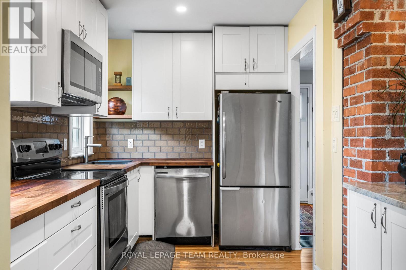 Photo 7 of 158 Anna Avenue, Ottawa ON