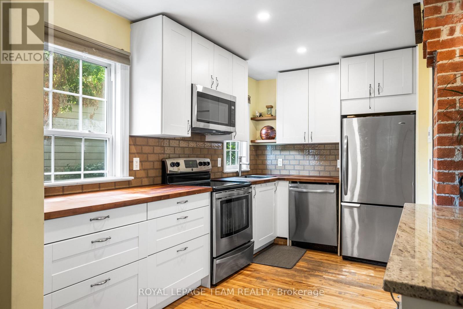 Photo 8 of 158 Anna Avenue, Ottawa ON