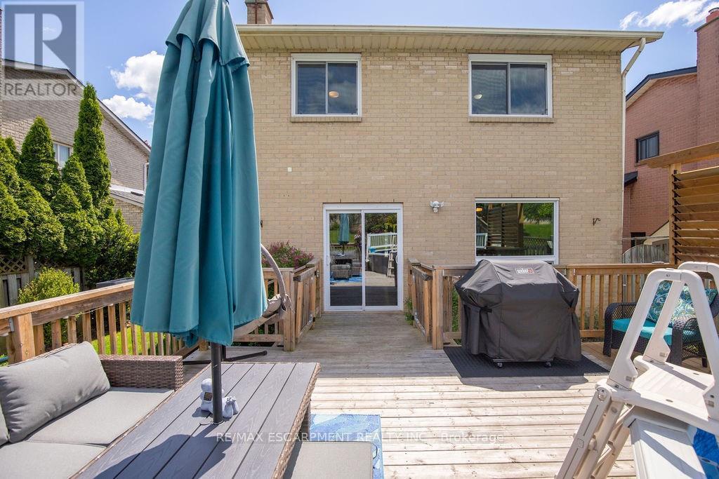 Photo 15 of 54 Merritt Crescent, Grimsby ON
