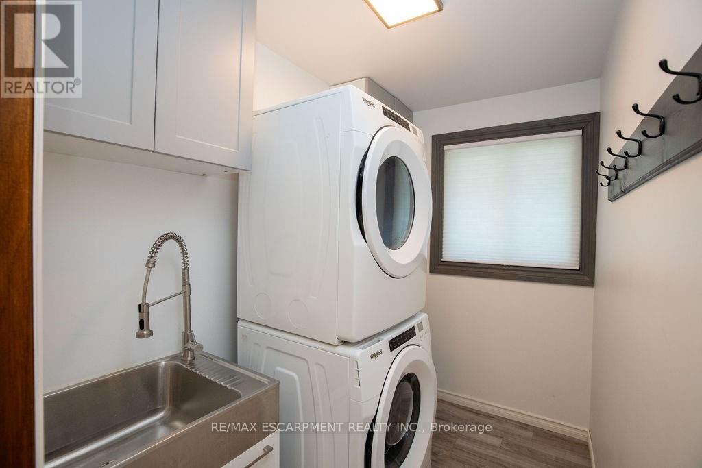 Photo 30 of 54 Merritt Crescent, Grimsby ON