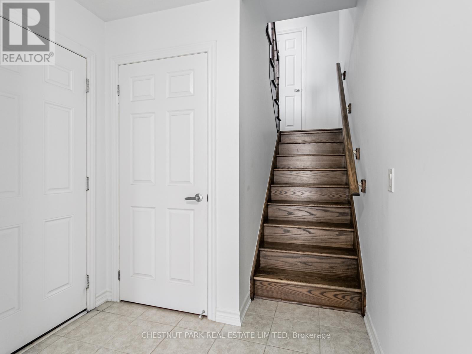 Photo 16 of 416 Athabasca Common, Oakville ON