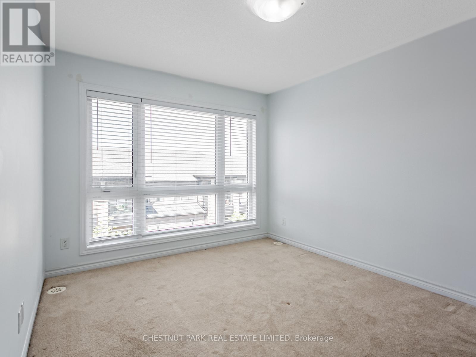 Photo 33 of 416 Athabasca Common, Oakville ON