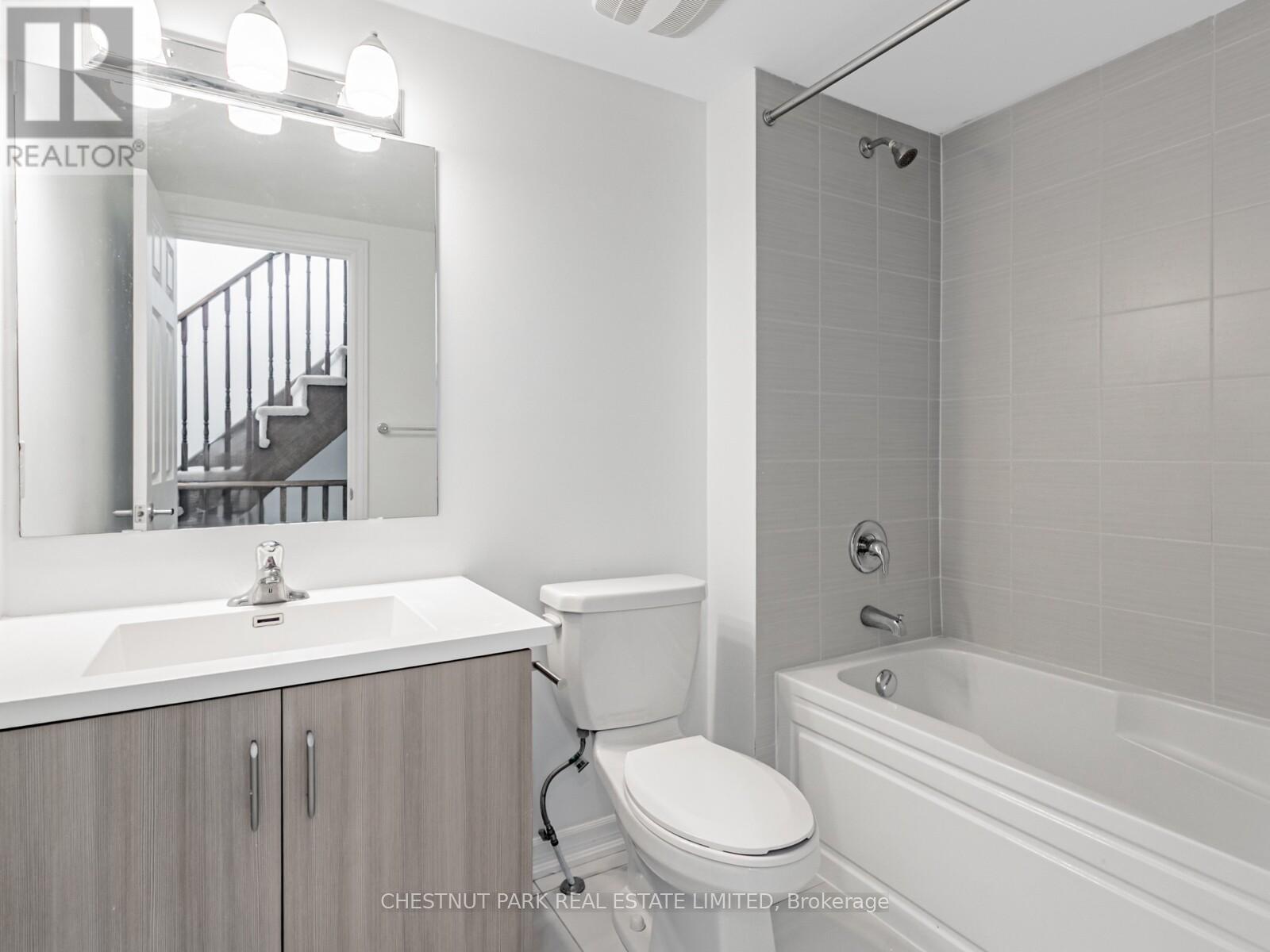 Photo 15 of 416 Athabasca Common, Oakville ON