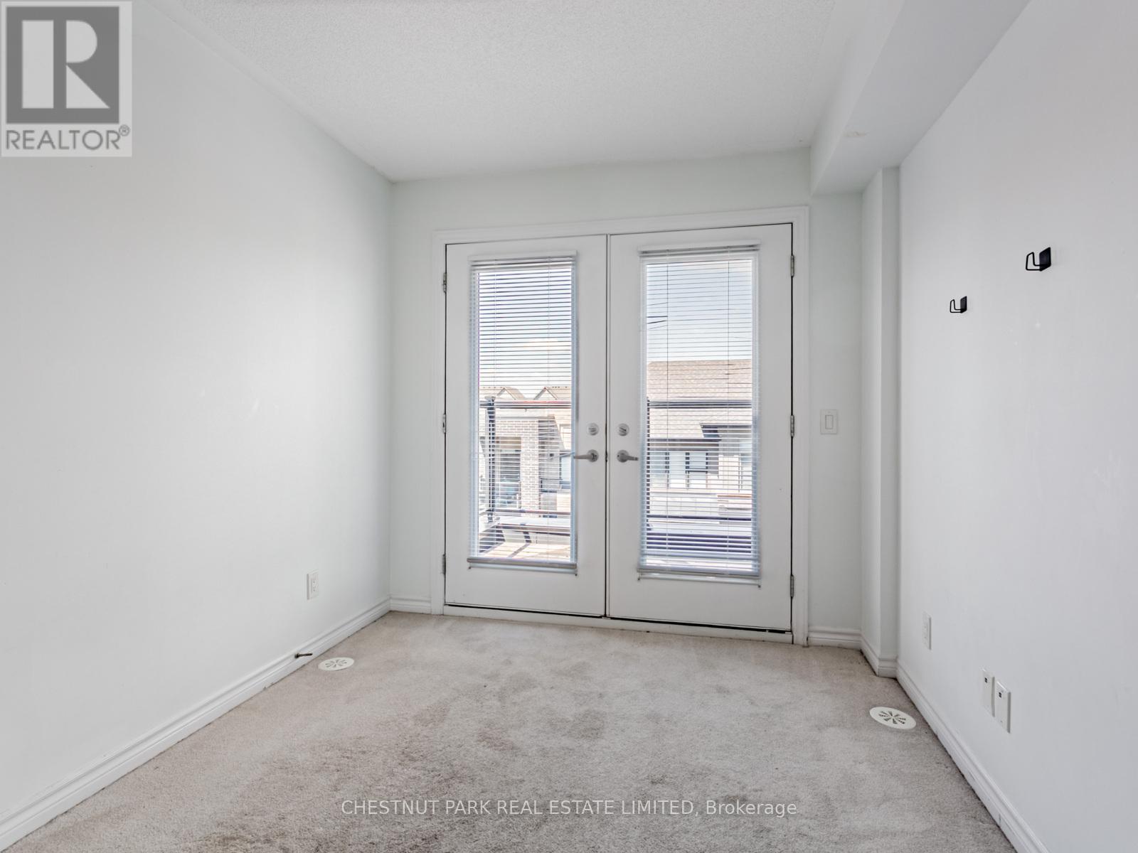 Photo 19 of 416 Athabasca Common, Oakville ON