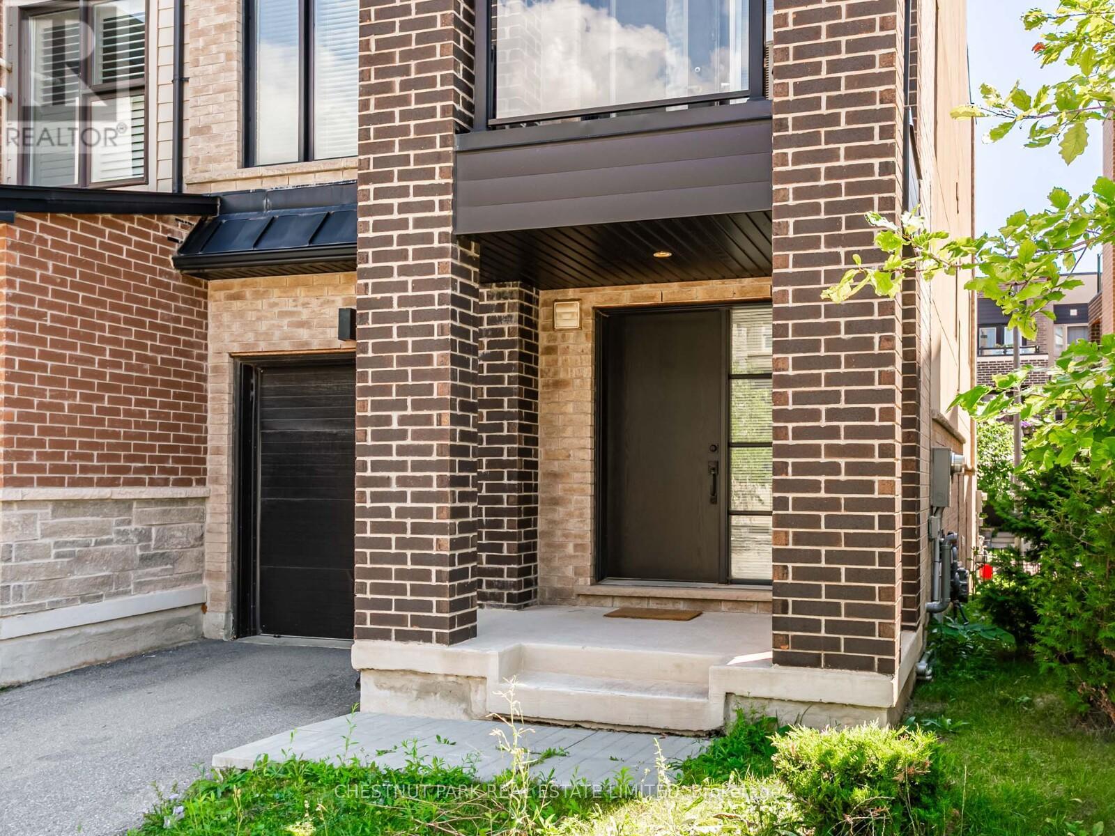 Photo 11 of 416 Athabasca Common, Oakville ON