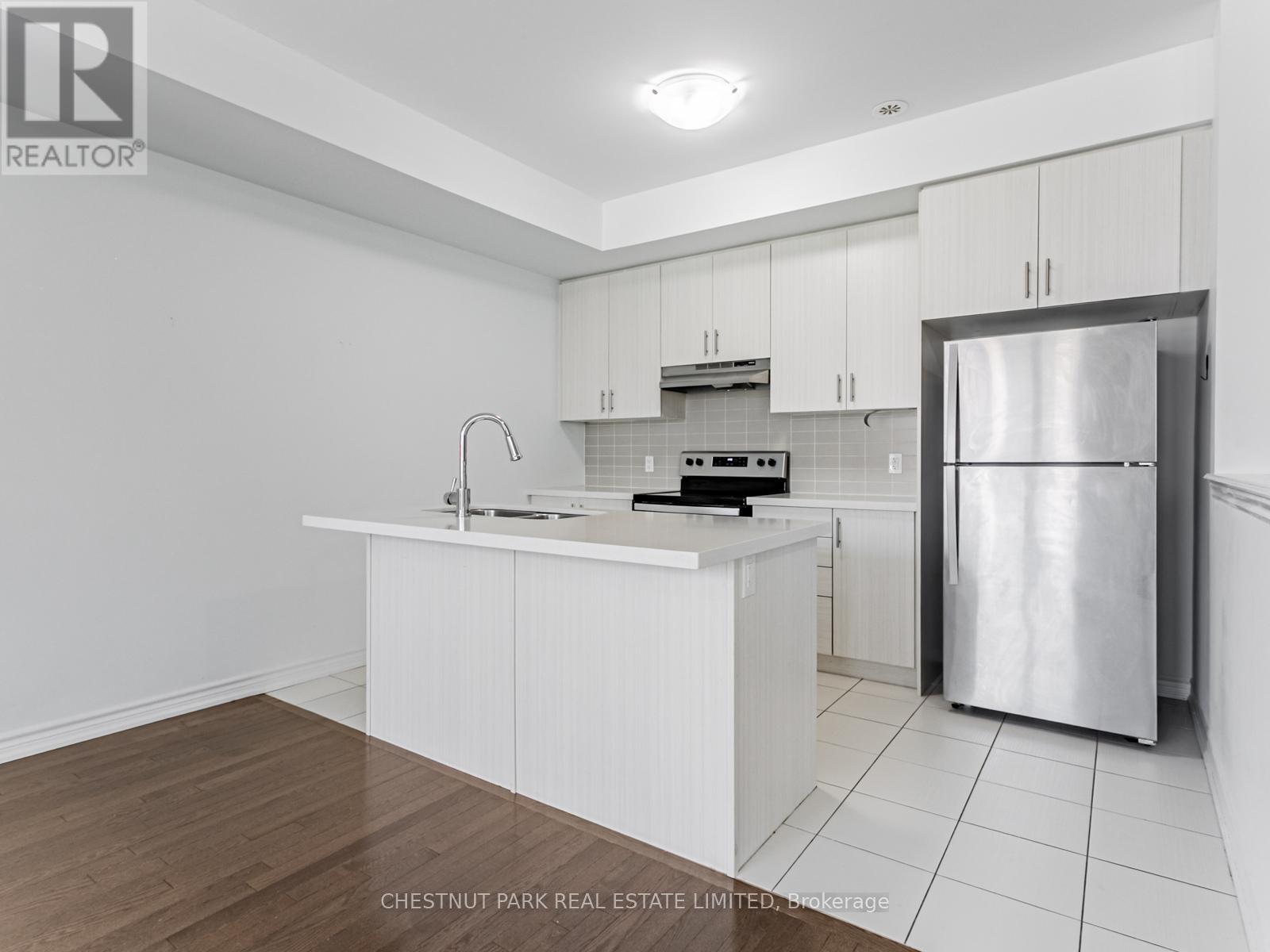 Photo 5 of 416 Athabasca Common, Oakville ON