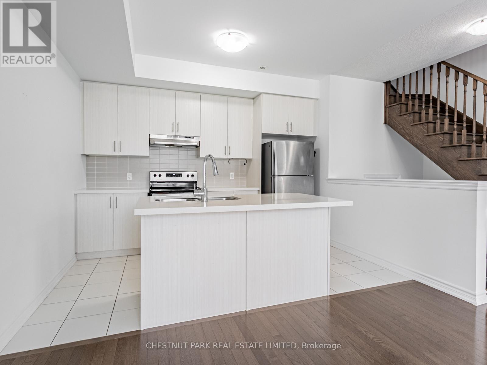 Photo 29 of 416 Athabasca Common, Oakville ON