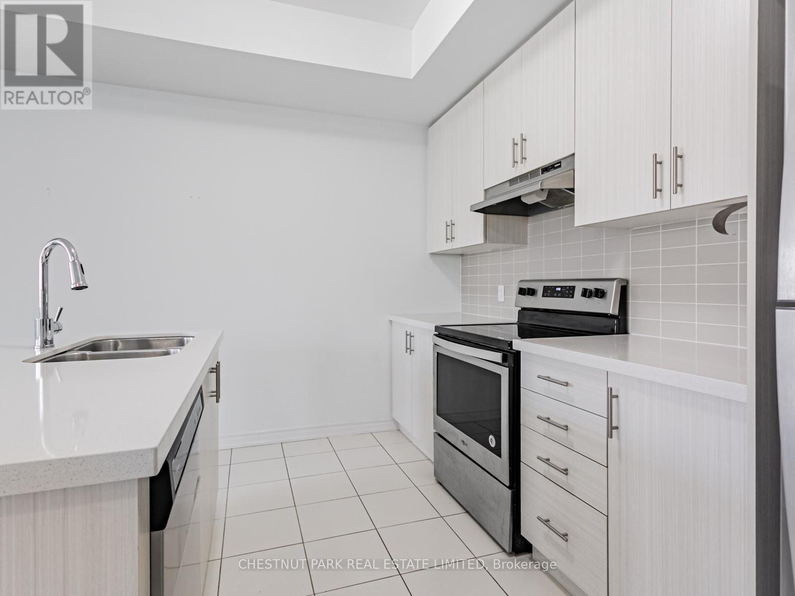 Photo 21 of 416 Athabasca Common, Oakville ON