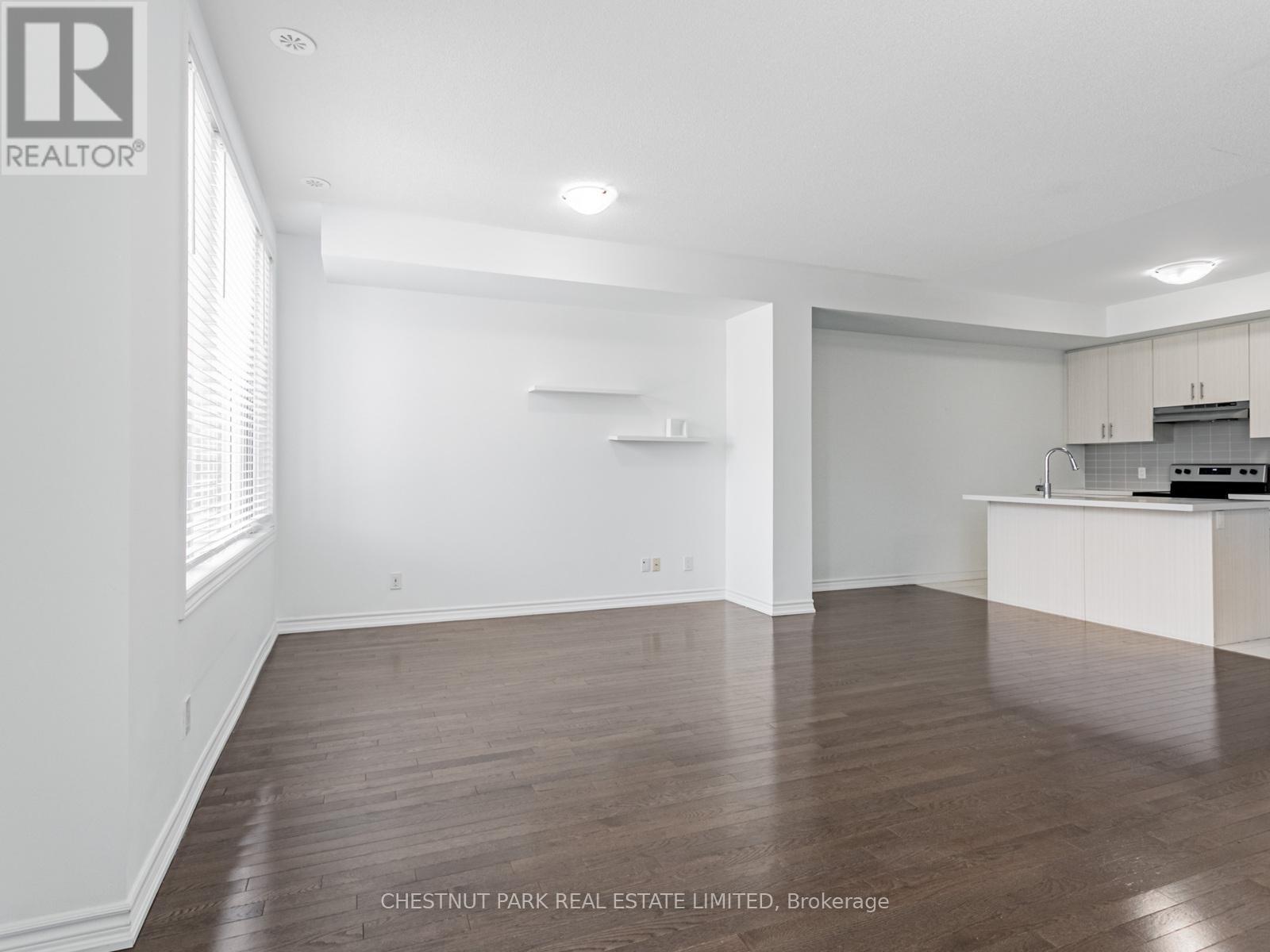 Photo 31 of 416 Athabasca Common, Oakville ON