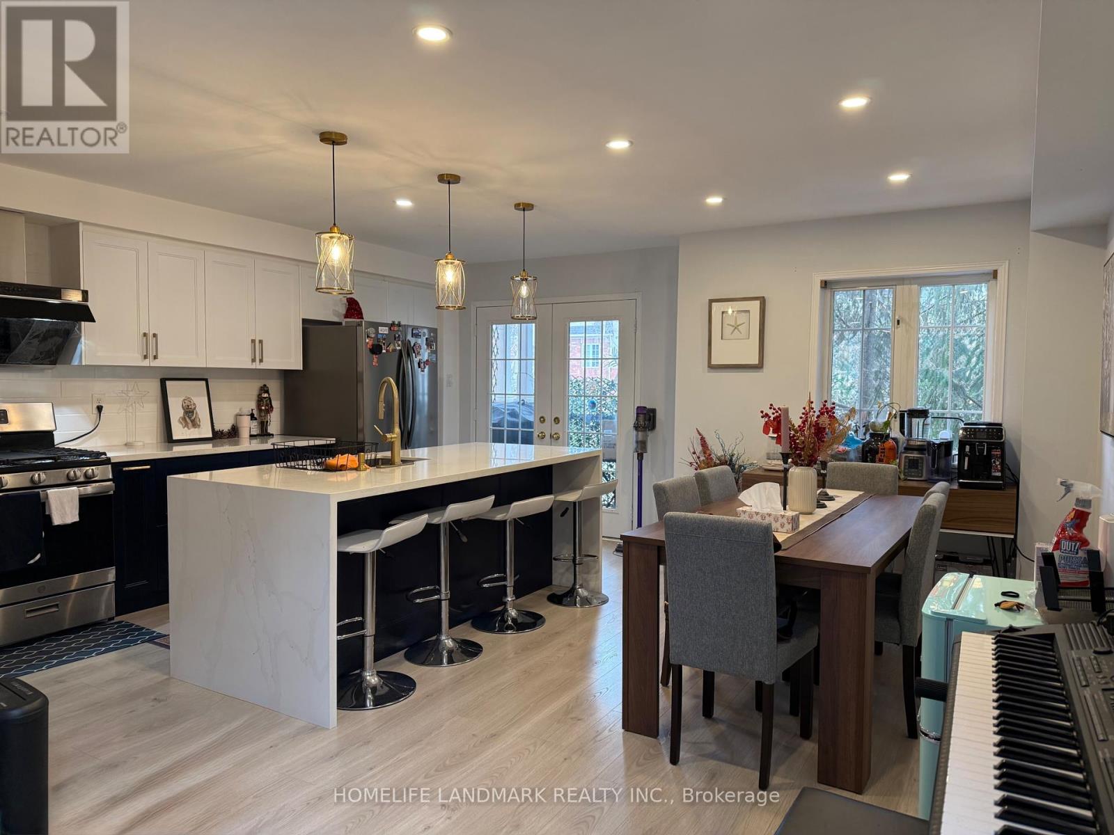 Photo 5 of 8 601 Shoreline Drive, Mississauga ON