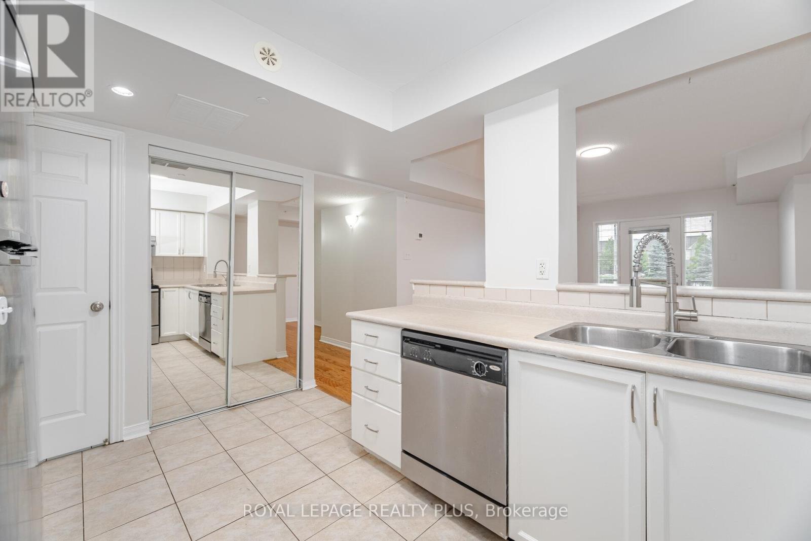 Photo 21 of 107 5100 Winston Churchill Boulevard, Mississauga ON