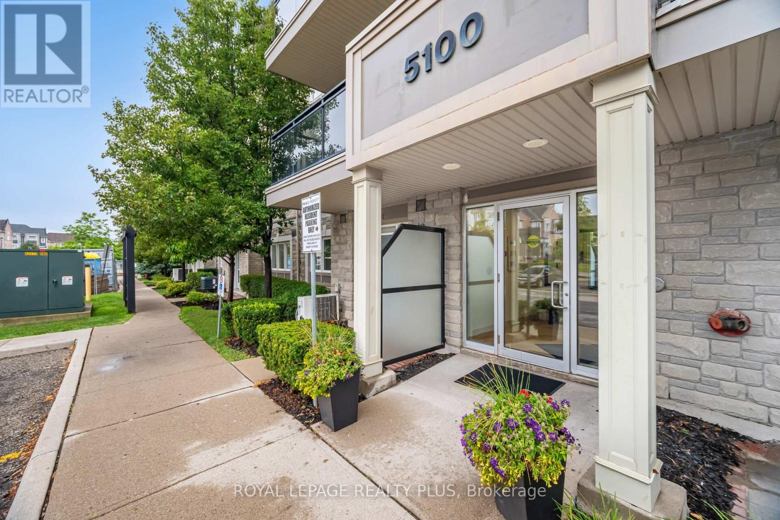 Photo 2 of 107 5100 Winston Churchill Boulevard, Mississauga ON