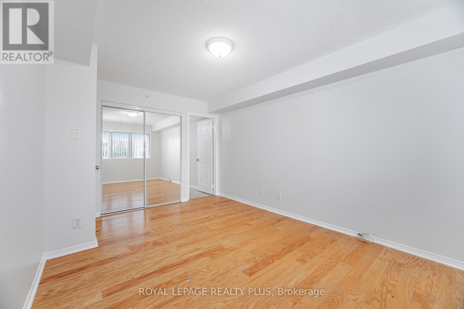 Photo 13 of 107 5100 Winston Churchill Boulevard, Mississauga ON