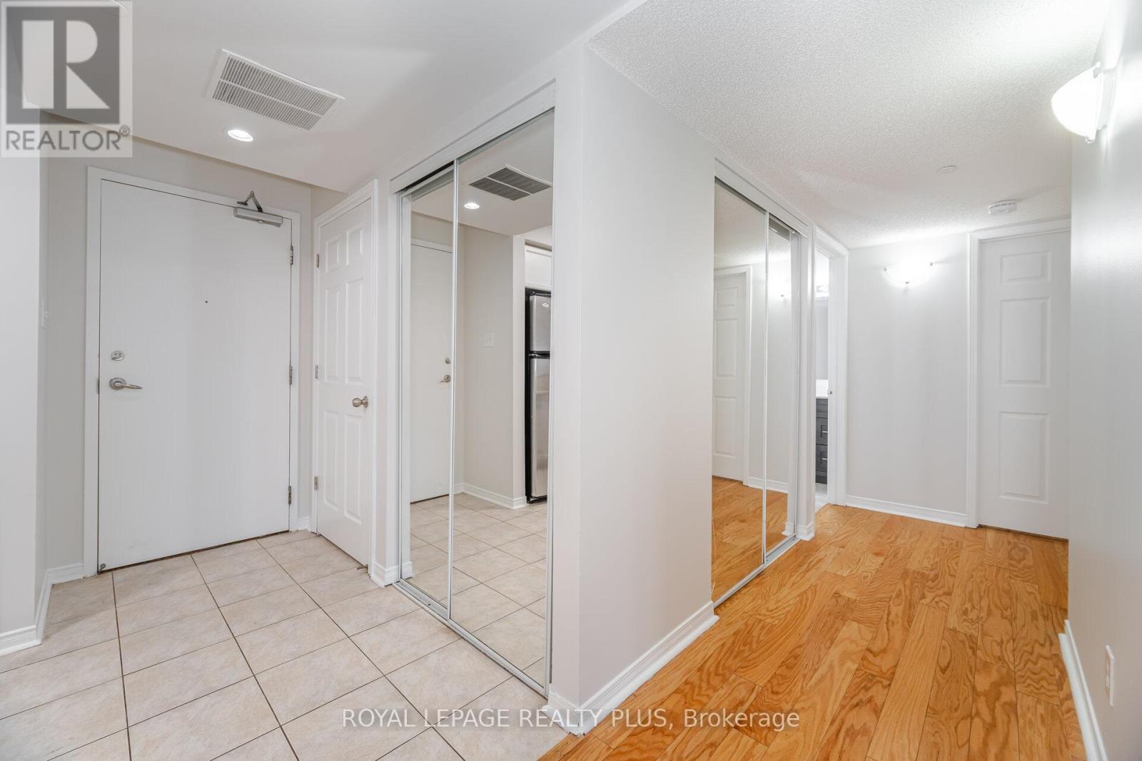 Photo 6 of 107 5100 Winston Churchill Boulevard, Mississauga ON
