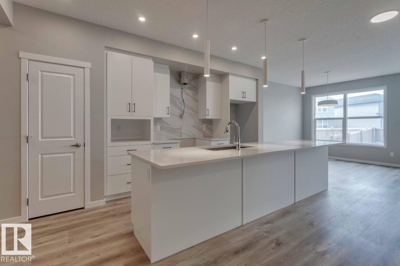 Photo 13 of 22918 95 A Av Nw, Edmonton AB
