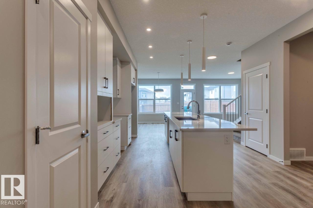 Photo 20 of 22918 95 A Av Nw, Edmonton AB