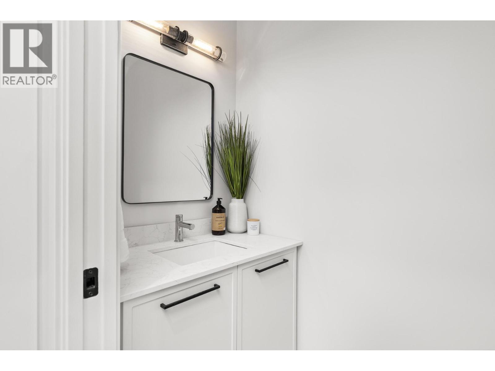 1228 Pacific Avenue, Kelowna