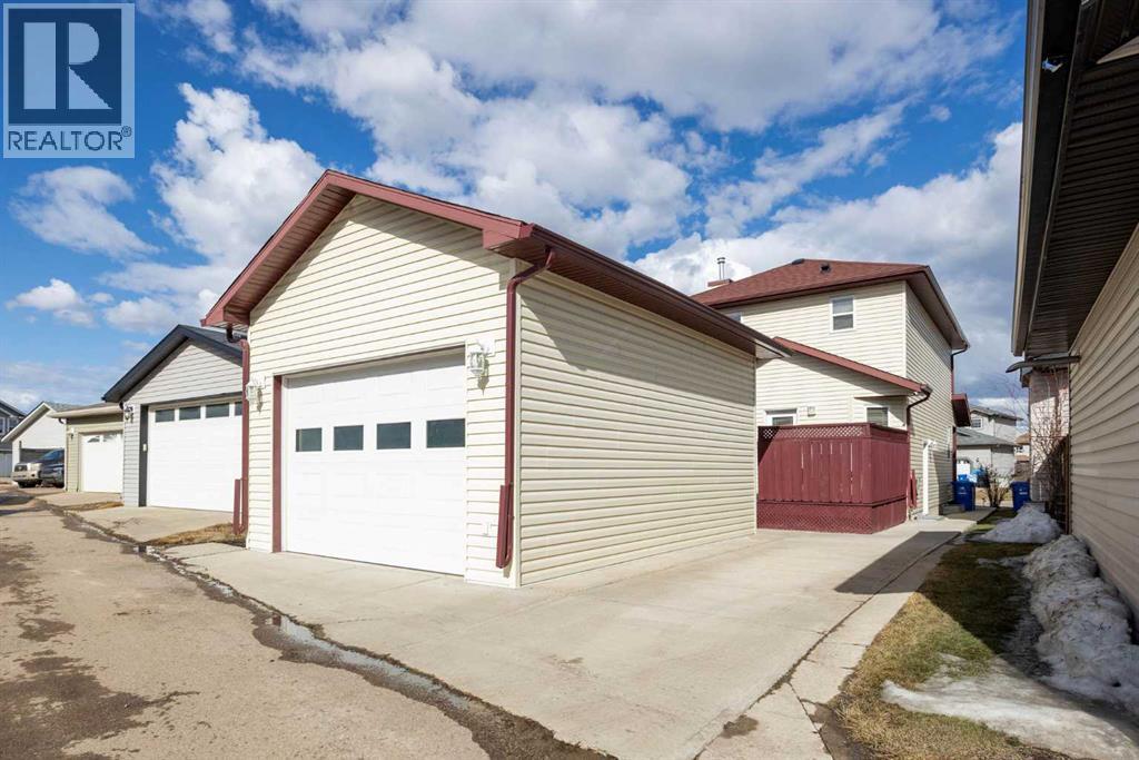 Photo 18 of 228 Coyote Crescent, Fort Mcmurray AB