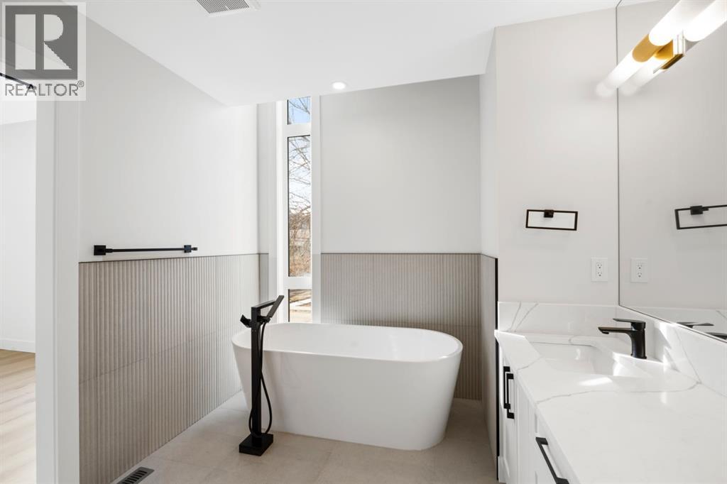Photo 15 of 520 34 A Street Nw, Calgary AB