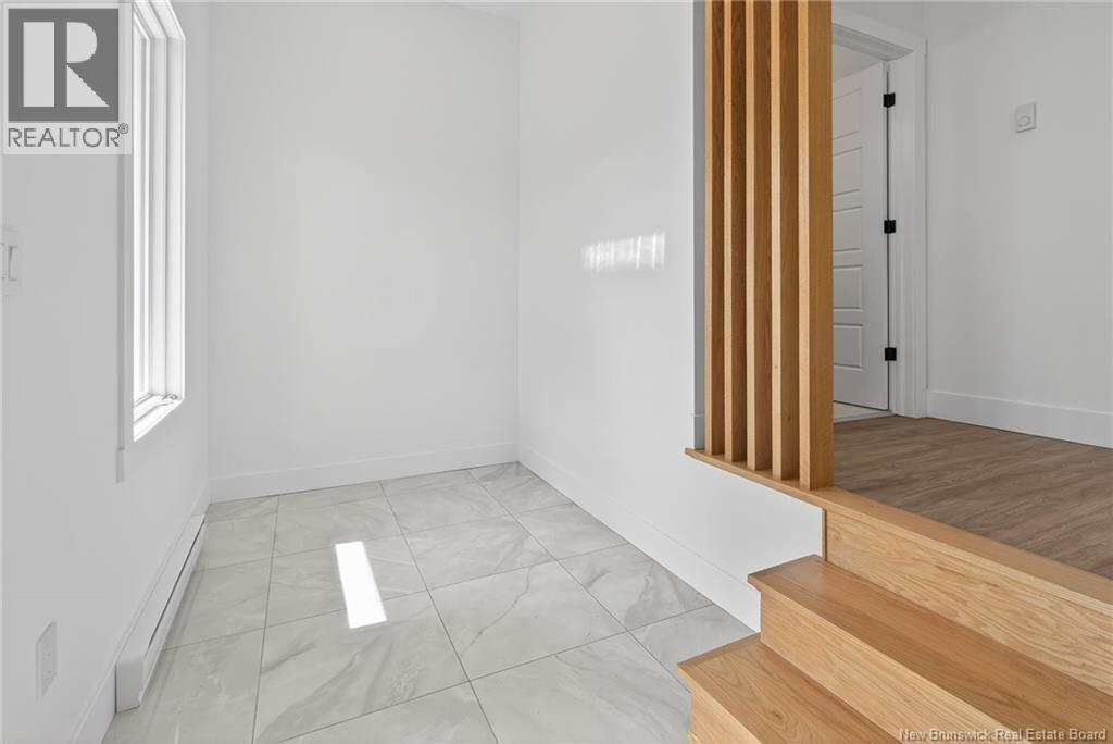 18 WEAVERS WAY - 4