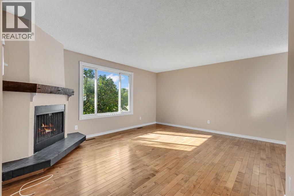 Photo 3 of 105 Fonda Court Se, Calgary AB